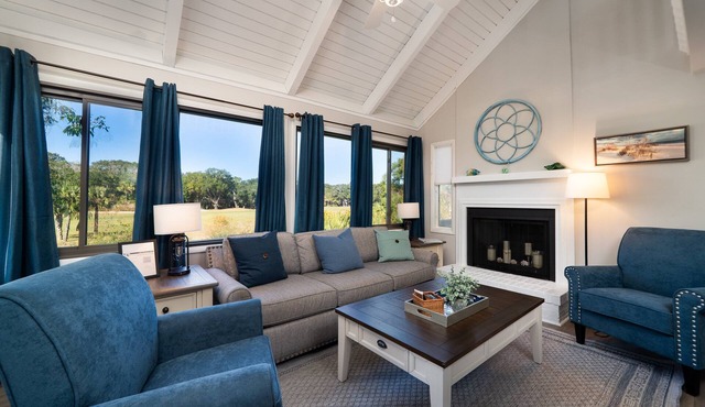 3 Bedroom 2 Bath Cottage. Walk to Pool, Beach! Marsh View! Great location.