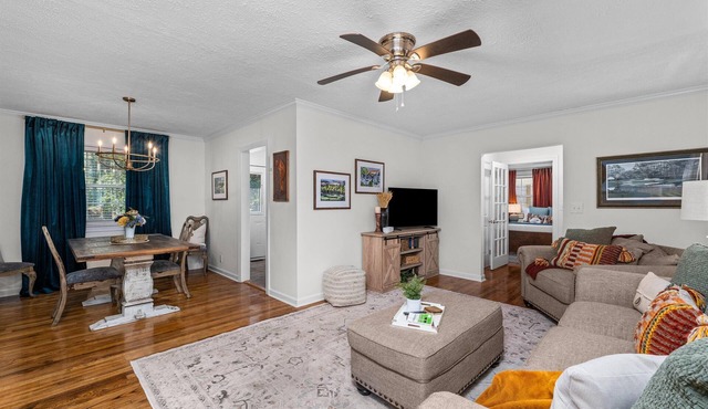 3 bedroom 2 bathroom home with fenced yard that allows pets. The sleeping arrangements are 3 queen beds.