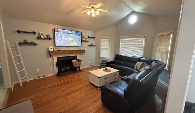 3-bedroom cozy cottage house in serene Mechanicsville in Mechanicsville