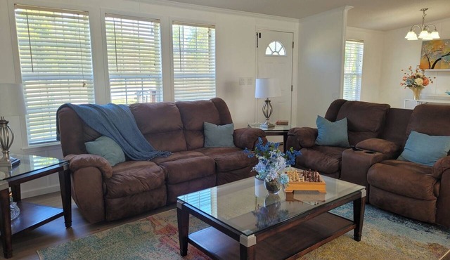 3 Bedroom Home with RV Hookup and Fishing Lake - Manufactured Home