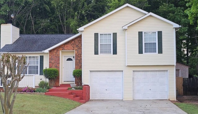 3-bedroom house in welcoming McDonough with AC, WiFi. Enjoy your stay