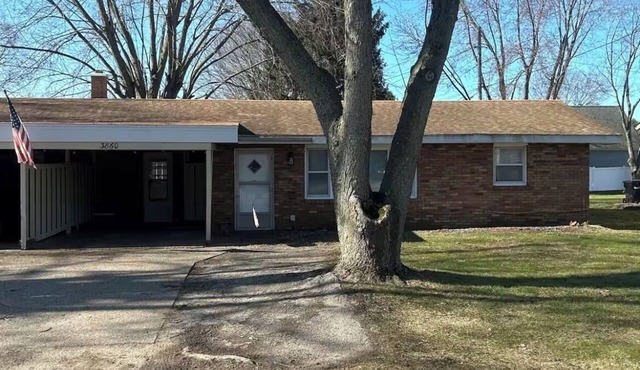 3-bedroom townhome in welcoming St. Joseph. Close to all the beaches &wineries