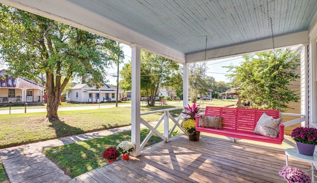 3 Mi to Downtown Covington: Cozy Getaway w/Porch!