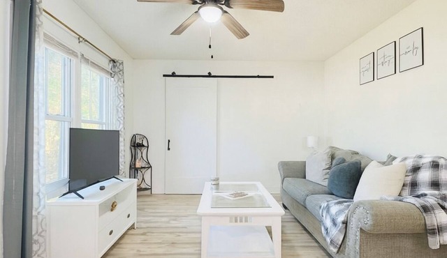 3 Miles to Fort Benning & NIM, Sleeps 9, Cozy