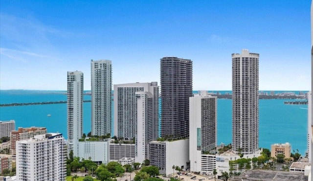 37th Fl City & Bay Views Workspace Pools Gym