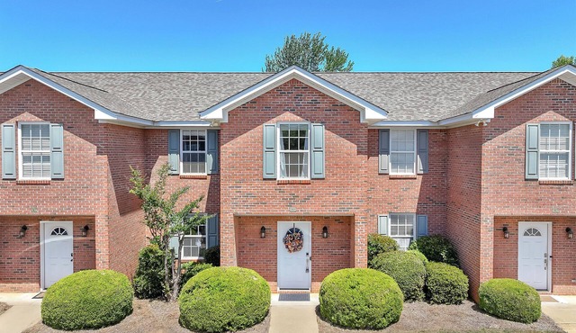 3BR Auburn Townhome: Patio, New Kitchen, Quiet Stay