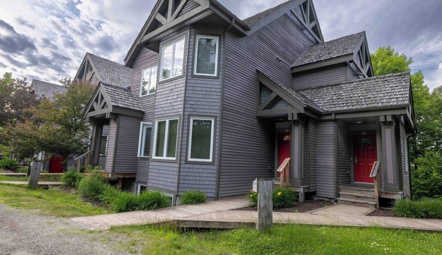 4 bdrms, golf, hikes, tram, waterpark and hot tub! in Jay