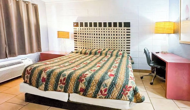 4 Budget-Friendly Rooms Near Parks and Attractions | Perfect for Groups/Families