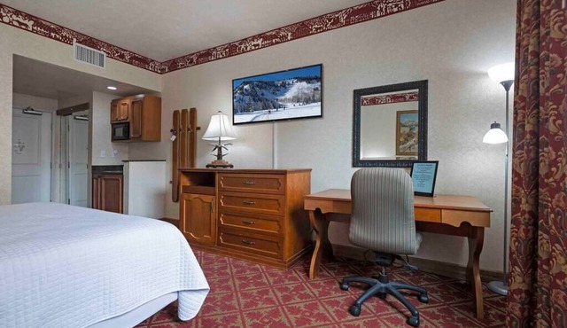 4-Star Zermatt Resort King Suite—Only 15 Mins to Park City & Sundance!