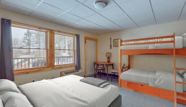 4 Units | Lakefront Resort | Indoor Pool & Game Room | 0.5mi to Public Beach in Schroon Lake