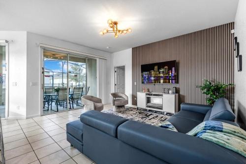 4BR Modern Home in Kissimmee Sleeps 10 with Heated Pool and BBQ