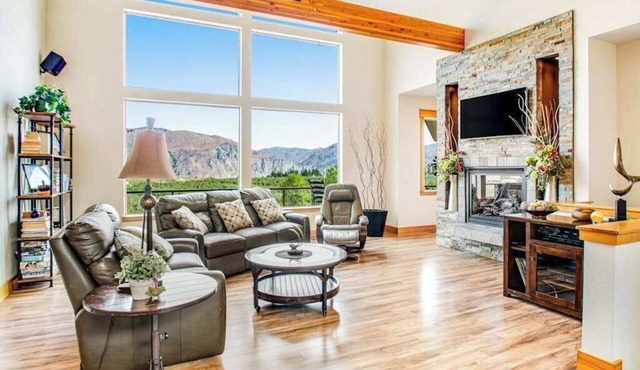 4BR Mountainview Dog Friendly - Chef's Kitchen in Orondo