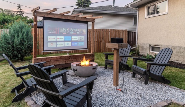 5BR Bungalow: AC|Arcade|Foosball|Walk to WEM in Edmonton