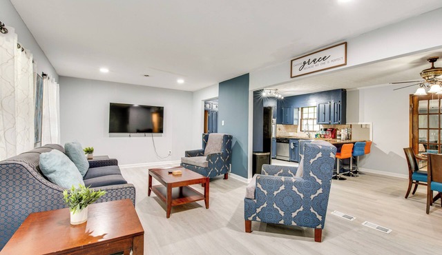 6 Mi to Airport: Riverdale Home w/Private Pool!