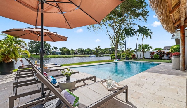 702A | Waterfront | Sleeps 8 | Heated Pool |Tiki Hut |Fire Pit |by DelrayNightly