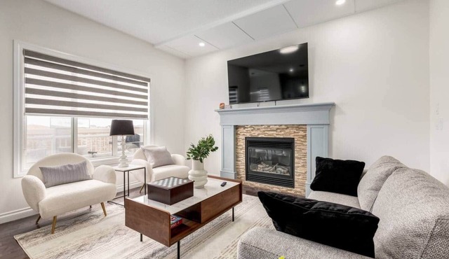 9-Bed Oasis | AC | Jetted Tub| BBQ | Fireplace in Calgary