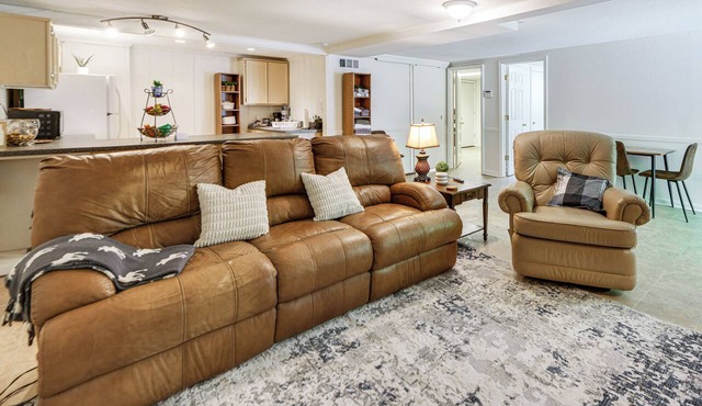9 Mi to Uptown! Pet-Friendly Retreat in Columbus
