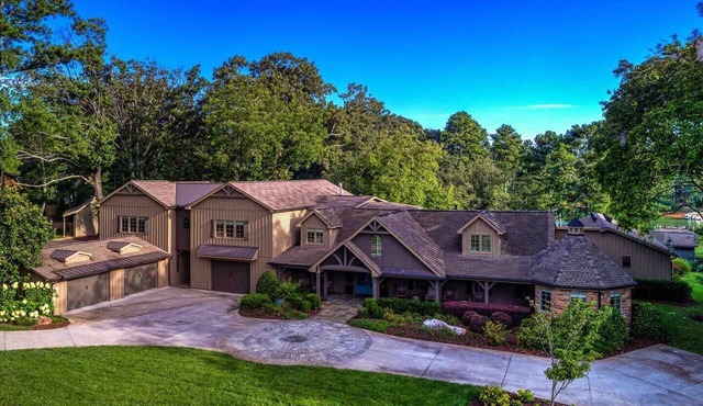 A Private Lakefront Estate Hosting | Reunions | Corporate Retreats in Gainesville