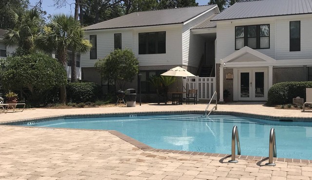 A retreat that can't be beat! 1 bed/1 bath, by the pool and close to everything