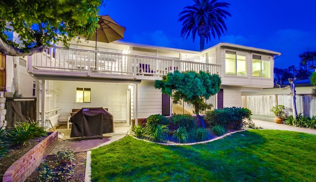 Across From The White Sand Of Moonlight Beach - Full Ocean/Beach View
