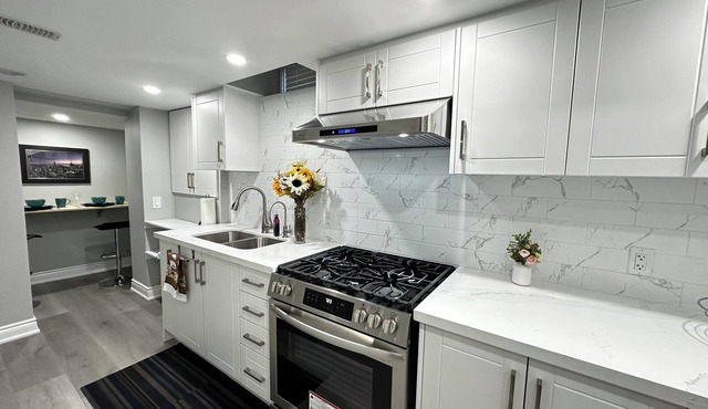Adorable studio style unit - Self check in in Hamilton