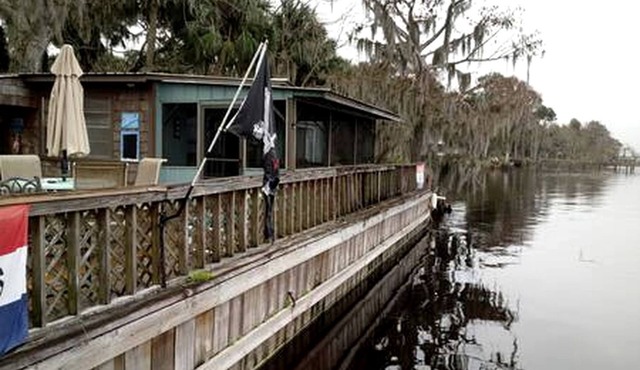 Adult Only Cabin Rental on Lake George near Daytona Beach, Florida