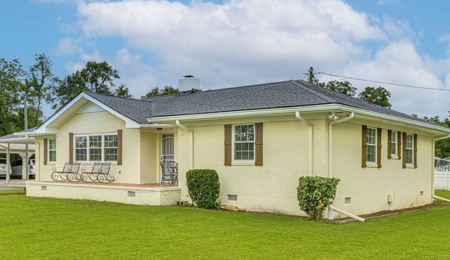 Albany Home w/Large Yard, 5 Mi to Downtown!