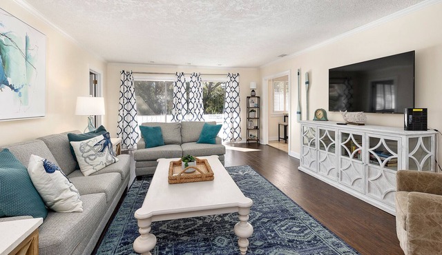 Amazing renovated Condo in Sea Palms. Perfect for golfers! St. Simons Island
