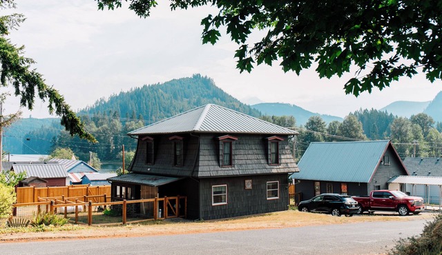 Arctic Island Paradise-from Mineral Lake to Mt Rainier National Park in Mineral
