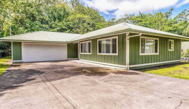 August Special! Settle In for a Restful Pahoa Stay with Room to Breathe