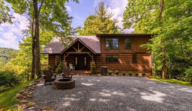 Azalea Hill - Mountain Views, Hot Tub, Pool Table, Ping Pong in Boone