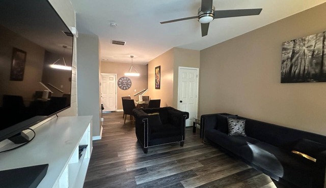 Basic 4BR 7Beds Home 15 Min Downtown ATL Sleeps 10+