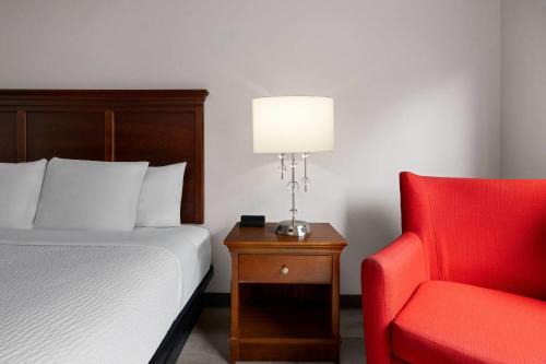 Baymont Inn & Suites by Wyndham Morrow - Atlanta I-75 South