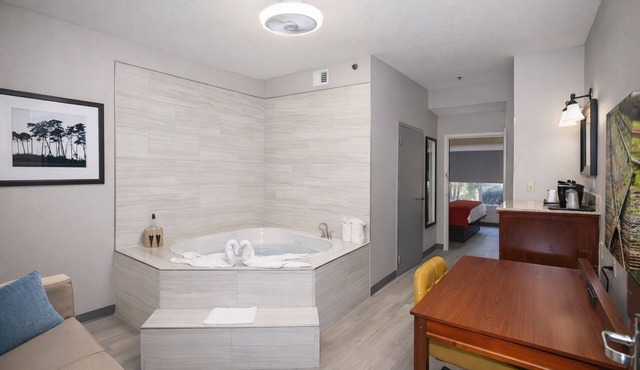 Baymont Inn & Suites by Wyndham Morrow/Atlanta I-75 South