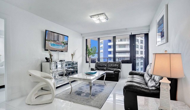 Beachfront Condo w Beach Service/1207