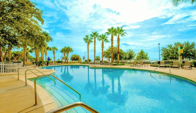 Beautiful 2 Bedroom /2 Bathroom Condo Overlooking the Gulf LT2-1304