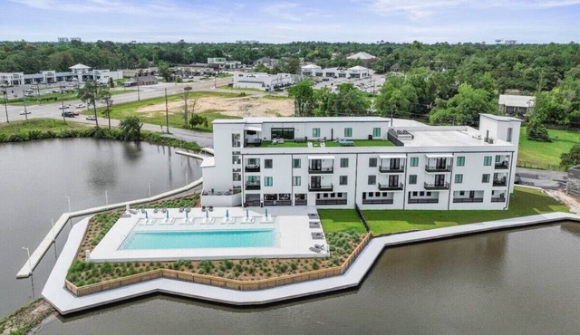 Beautiful Condo #103 w/private pool!