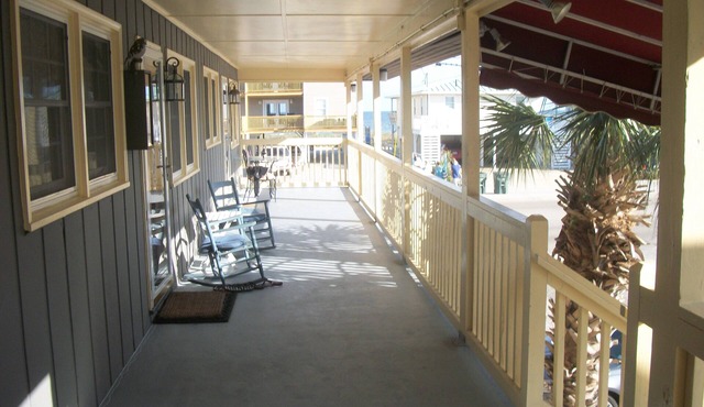 Beautiful Efficiency Condo Across The Street from Beach. Great Pool & Deck Area.