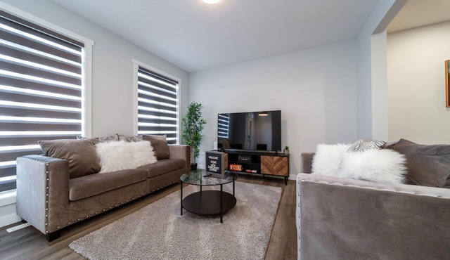 Beautiful Newly Built House - Downtown Edmonton in Edmonton