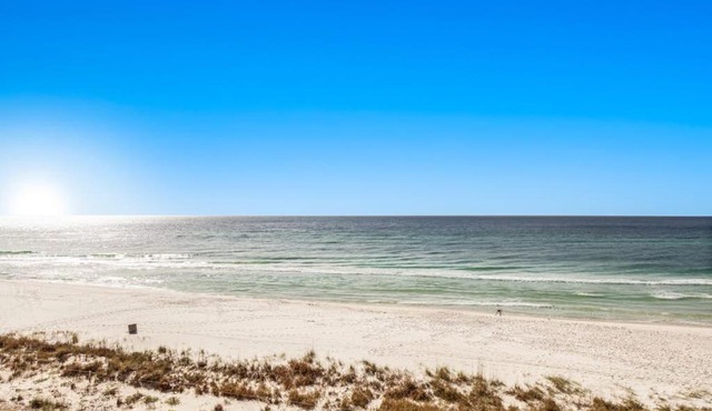 Beautiful Pinnacle Port condo with pools & basketball court right next to beach