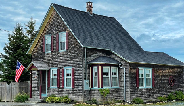 Beautiful Victorian Cottage on Downeast Maine Coast ~ Next to Acadia Schoodic ! in Winter Harbor