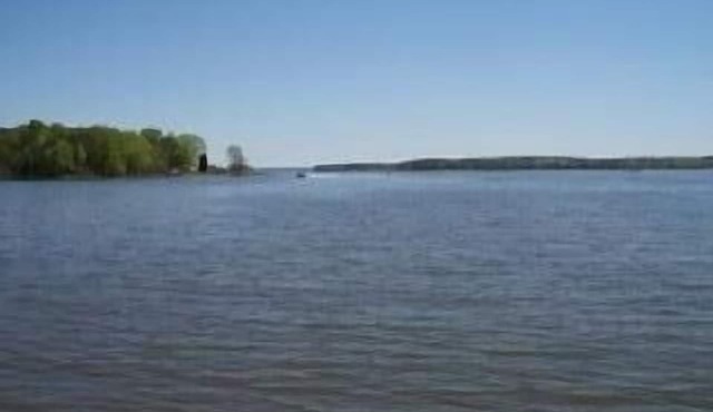 Beautiful view located on a point lot 2 miles from Dreher Is. state park
