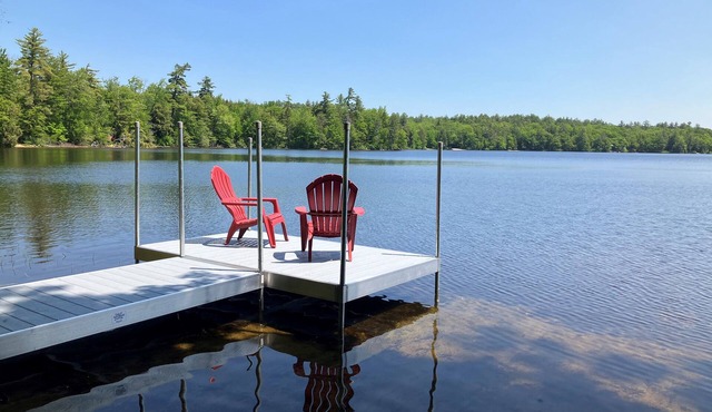 Beautiful Waterfront Getaway | Water's Edge Dec |Kayaks and Canoe | Sleeps 5