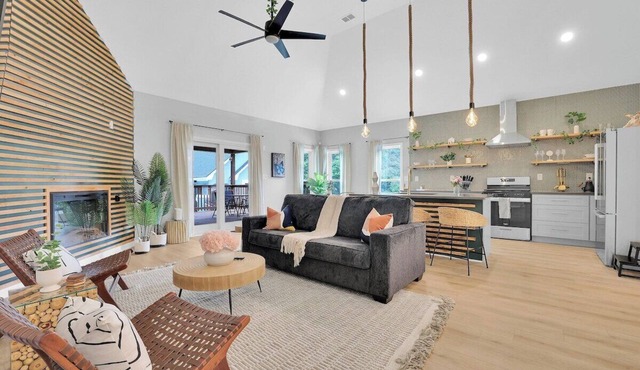 Beautifully decorated and spacious home with a pool.