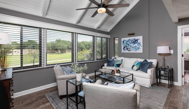 Beautifully Renovated, Walk to the Beach, Pet Friendly