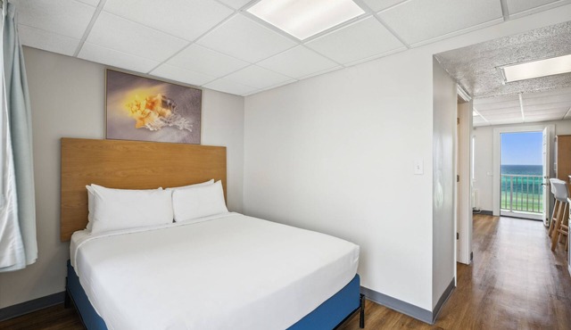 Best Place to Unwind! 2 Comfortable Units, Kitchenette, Free Parking, Pool