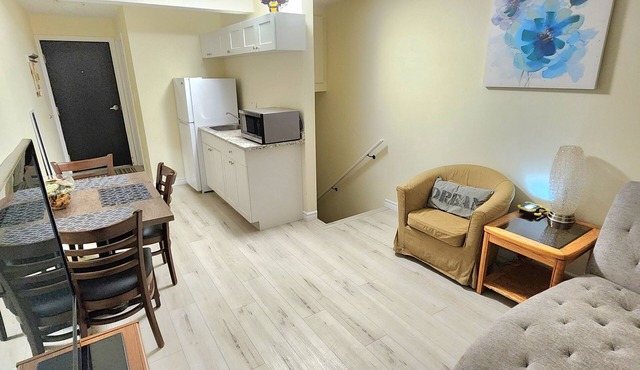 Big 1 Bedroom Plus Den In Arthur - 3 Beds in Arthur