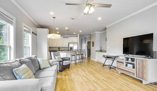 Biloxi Condo w/Community Pool ~ Half-Mi to Beach!