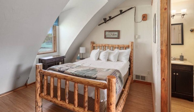 Blue Bird Mini Studio! 6 miles to Glacier National Park in Coram