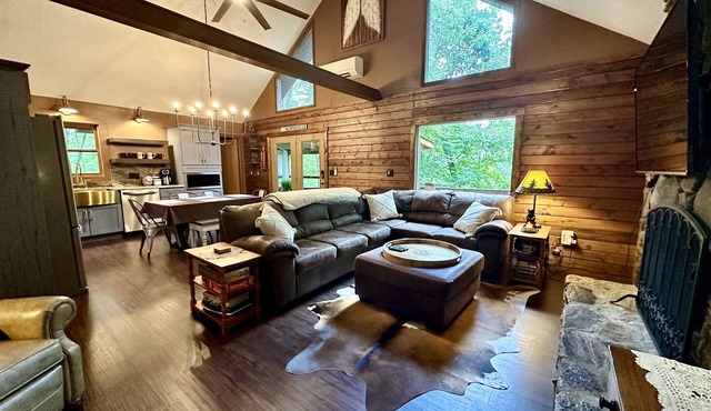 Blue Ridge Cabin | Mountain Views · Fire Pit · King Beds · 40 Min to Asheville